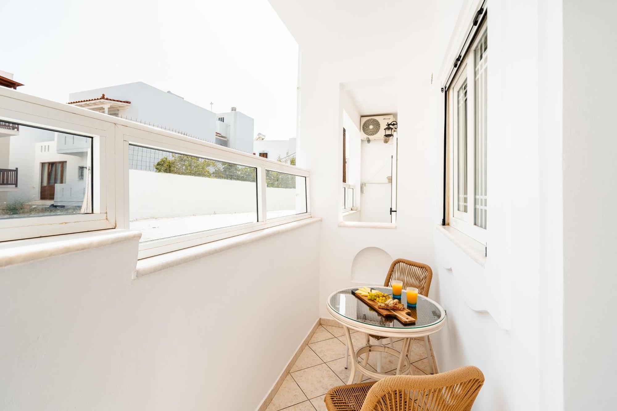 Smirida Suites Naxos City ภายนอก รูปภาพ